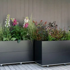 BEDD Planteringskrukor pu00E5 hjul